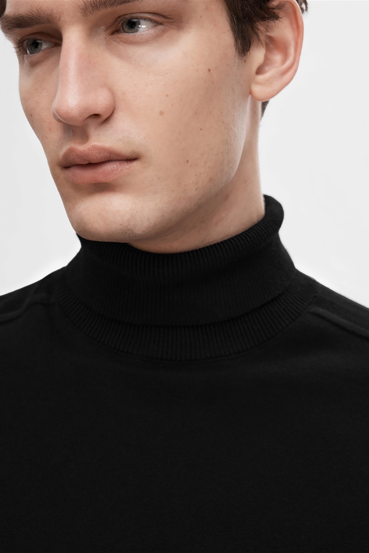 Jersey selected cuello alto negro